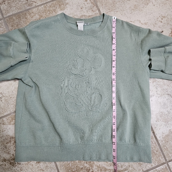 H&M Women’s Medium Sage Green Mickey Mouse Embossed Disney Sweatshirt Pullover - Picture 6 of 6